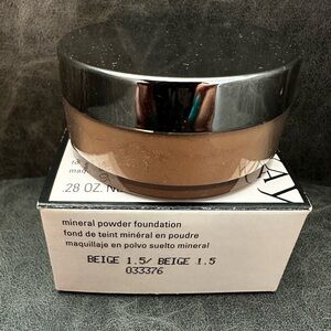 Mary Kay Mineral Powder Foundation in beige 1.5